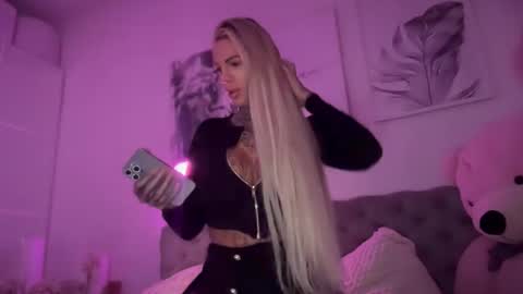 tsmiadeluxxe online show from December 2025 05:23:01 AM