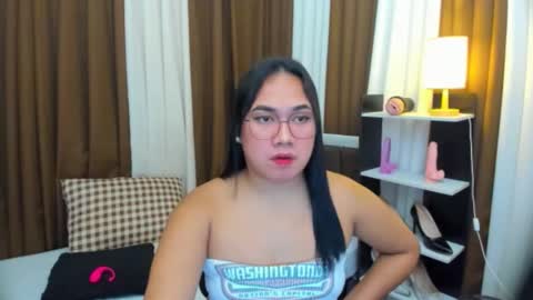 Karen Oquio online show from October 2025 05:14:01 PM
