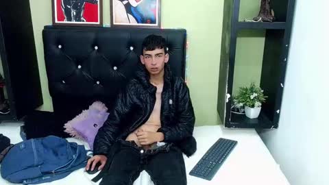 Snapshot of ttimy_x_boy chatting on February 2025 08:31:02 PM ttimy online show from February 2025 08:31:02 PM