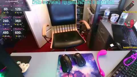 Snapshot of tunes1979 chatting on January 2025 01:17:01 PM VerywellHung online show from January 2025 01:17:01 PM