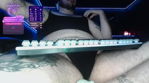 Snapshot of tuxedomasc95 chatting on December 2025 12:29:01 AM Alfie online show from December 2025 12:29:01 AM