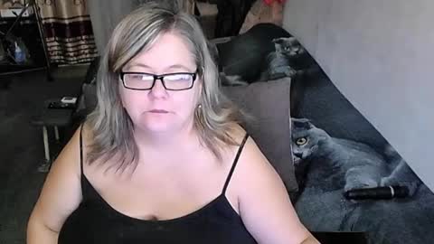 Lana online show from October 2025 06:40:01 PM