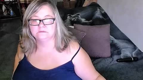 Lana online show from November 2025 07:18:01 PM