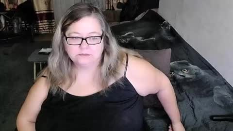 Lana online show from March 2026 10:04:01 PM