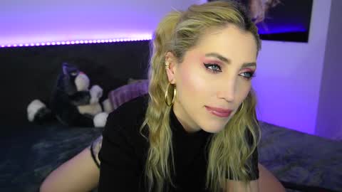 Snapshot of tweety_twist chatting on December 2024 10:25:02 PM MayCarrey online show from December 2024 10:25:02 PM