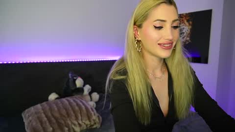 Snapshot of tweety_twist chatting on December 2024 12:11:02 AM MayCarrey online show from December 2024 12:11:02 AM