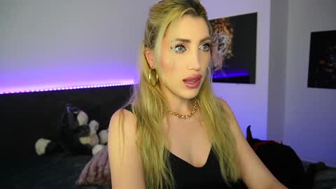 Snapshot of tweety_twist chatting on January 2025 07:21:01 PM MayCarrey online show from January 2025 07:21:01 PM