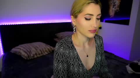 Snapshot of tweety_twist chatting on February 2025 01:11:01 AM MayCarrey online show from February 2025 01:11:01 AM