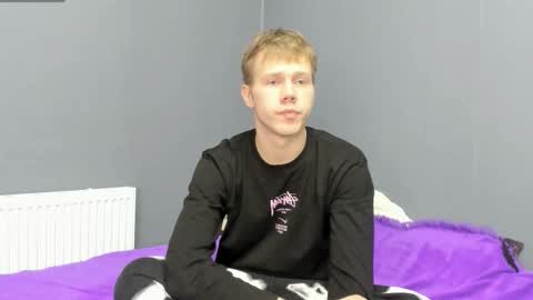 Snapshot of twelveeek chatting on November 2025 07:04:02 PM Angus online show from November 2025 07:04:02 PM