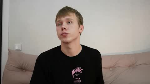 Snapshot of twelveeek chatting on November 2025 07:19:01 PM Angus online show from November 2025 07:19:01 PM