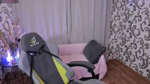 Snapshot of twelveeek chatting on December 2025 07:12:02 PM Angus online show from December 2025 07:12:02 PM