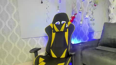 Dani online show from December 2025 07:53:02 PM