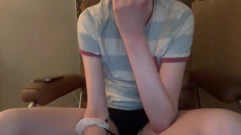 Snapshot of twinkie_lad117 chatting on October 2025 07:17:02 AM twinkie_lad117 online show from October 2025 07:17:02 AM