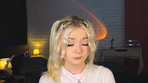 twinklefluff online show from September 2025 02:06:02 PM