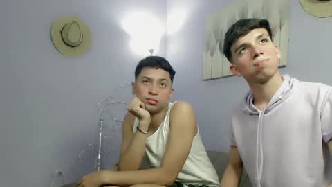 Snapshot of twinks_boys_ chatting on October 2025 04:20:02 AM JHOAN LIAM ZACARIAS online show from October 2025 04:20:02 AM