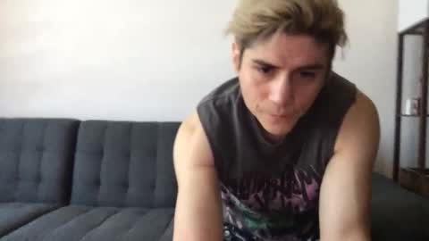 Derrick online show from October 2025 04:51:02 PM