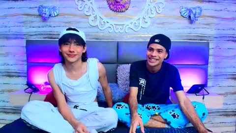 twinslovers_ online show from September 2025 07:59:01 PM