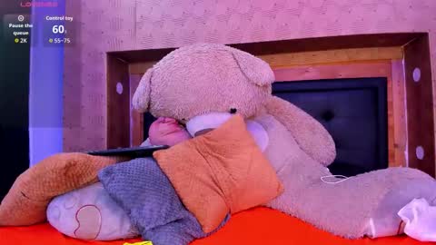 Snapshot of twogirlswitteeth chatting on December 2025 11:06:02 AM twogirlswitteeth online show from December 2025 11:06:02 AM