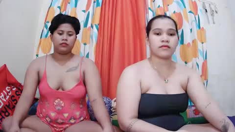 Snapshot of twowetcuties chatting on February 2025 09:03:01 AM Lyn and lea online show from February 2025 09:03:01 AM