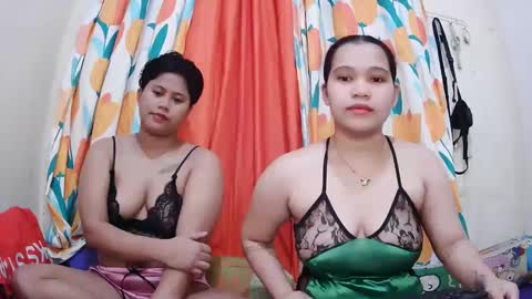 Snapshot of twowetcuties chatting on February 2025 11:36:01 PM Lyn and lea online show from February 2025 11:36:01 PM