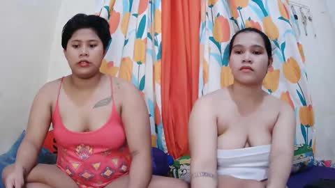 Snapshot of twowetcuties chatting on March 2025 05:46:01 AM Lyn and lea online show from March 2025 05:46:01 AM