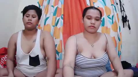 Snapshot of twowetcuties chatting on March 2025 10:40:02 AM Lyn and lea online show from March 2025 10:40:02 AM
