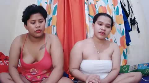 Snapshot of twowetcuties chatting on March 2025 06:18:02 AM Lyn and lea online show from March 2025 06:18:02 AM
