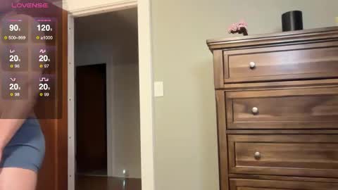 Snapshot of twunk94 chatting on April 2026 01:03:01 AM twunk94 online show from April 2026 01:03:01 AM