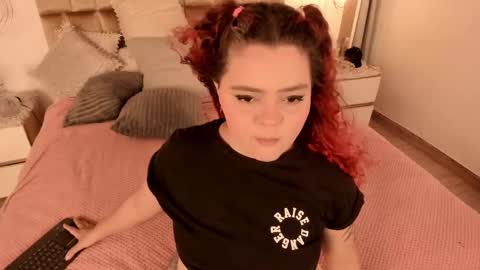 Twiggy online show from February 2025 08:05:02 PM