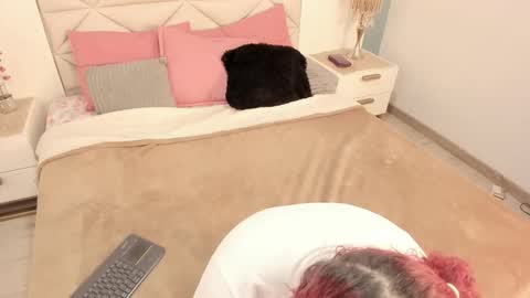 Twiggy online show from October 2025 08:09:02 PM