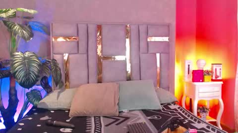 tyla_ks online show from September 2025 08:10:02 PM