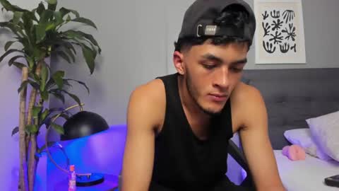 Snapshot of tyler_fox_ chatting on June 2026 06:04:02 AM Tyler Fox online show from June 2026 06:04:02 AM