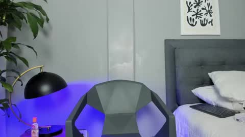 Snapshot of tyler_fox_ chatting on June 2026 09:17:01 PM Tyler Fox online show from June 2026 09:17:01 PM