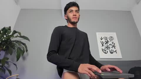 Snapshot of tyler_fox_ chatting on July 2026 09:43:01 PM Tyler Fox online show from July 2026 09:43:01 PM