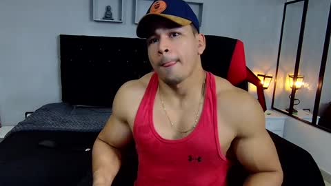 tyler_hank1 online show from December 2024 10:53:02 PM