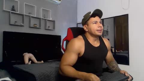 tyler_hank1 online show from September 2025 11:22:02 AM