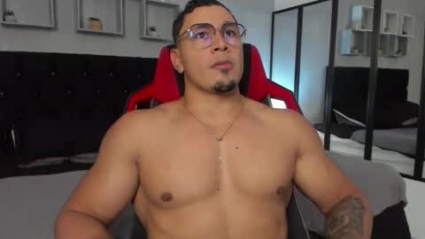 tyler_hank1 online show from October 2025 06:54:02 PM