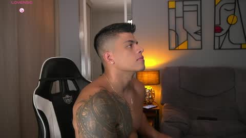 Snapshot of tyler_muscle chatting on April 2026 04:37:01 PM David online show from April 2026 04:37:01 PM