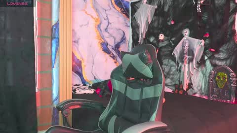 Tyler online show from October 2025 08:33:02 PM