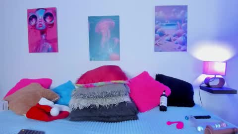 tyra   online show from December 2025 03:23:02 AM