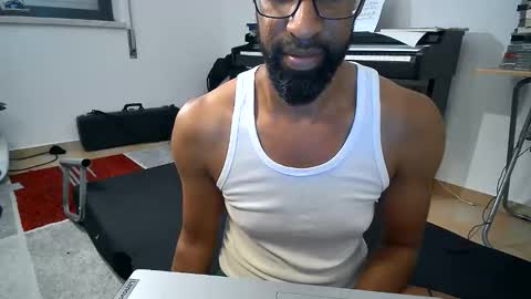 Snapshot of tzigane31 chatting on October 2025 03:07:01 PM tzigane31 online show from October 2025 03:07:01 PM