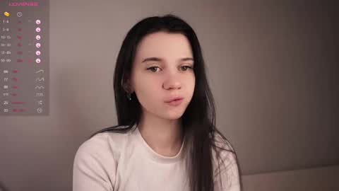 Snapshot of udelaborom chatting on February 2025 07:30:01 PM Lili online show from February 2025 07:30:01 PM