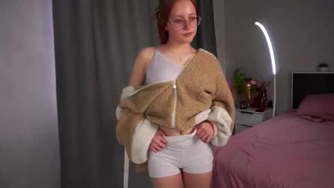 Snapshot of udelaborom chatting on February 2026 04:42:01 AM Lili online show from February 2026 04:42:01 AM