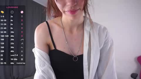Snapshot of udelaborom chatting on May 2026 05:29:01 PM Lili online show from May 2026 05:29:01 PM