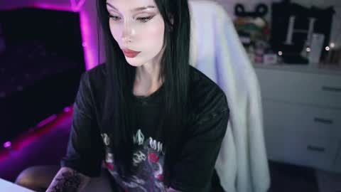 Snapshot of uindi chatting on December 2024 07:39:02 PM Izzy    online show from December 2024 07:39:02 PM