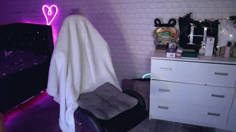 Snapshot of uindi chatting on December 2024 07:31:02 PM Izzy    online show from December 2024 07:31:02 PM