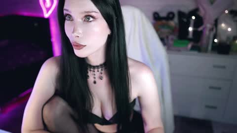 Snapshot of uindi chatting on January 2025 12:47:02 PM Izzy    online show from January 2025 12:47:02 PM