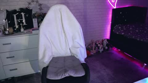 Snapshot of uindi chatting on March 2025 10:02:02 PM Izzy    online show from March 2025 10:02:02 PM