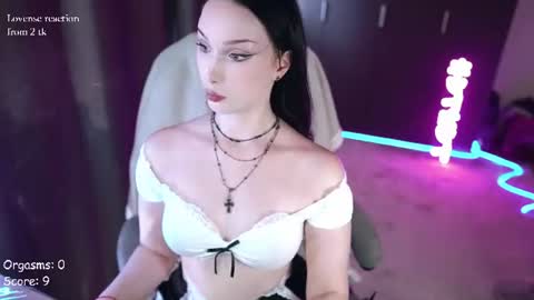 Izzy    online show from July 2026 03:21:01 PM
