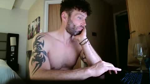 ukguyitsme online show from May 2026 06:38:02 PM
